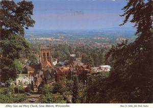 B103016 abbey gate and priory church great malvern worcestershire    uk