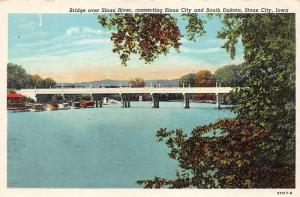 Sioux City Iowa~Bridge on Sioux River~Boats @ Dock~1940s Postcard