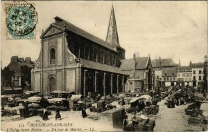 CPA Boulogne sur Mer- Eglise St Nicolas, Un jour de Marche FRANCE (1021081)