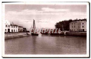 Postcard Old St Martin de Re Release of a fishing boat