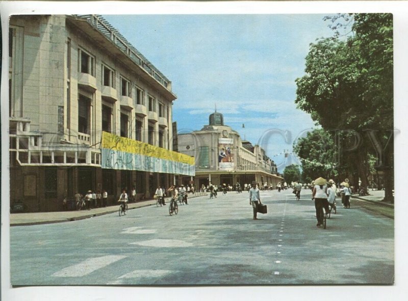 456549 VIETNAM Hanoi avenue postcard