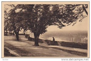 Angoulême  , France , 10-30s : Valle de la Charente vue du Rempart Beaulieu