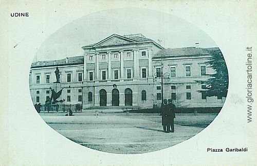 09022 vintage postcard - UDINE Citta': PIAZZA GARIBALDI-