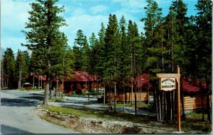 Postcard AB Banff Mountview de Luxe Bungalows 1960s K51