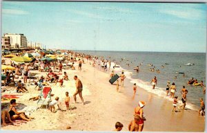 Postcard BEACH SCENE Rehoboth Beach Delaware DE AO9586