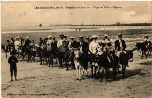 CPA Les SABLES-d'OLONNE Promenade a Anes sur la Plage des SABLES d'Olo (394075)