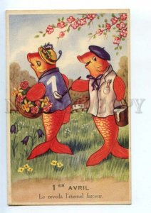 3146592 1st April Dressed FISH as Lady & Painter Vintage PC