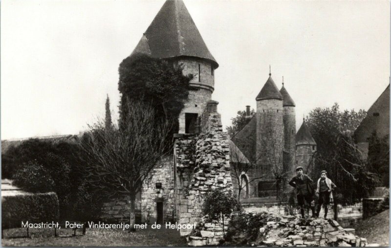 postcard Netherlands - Maastricht - Father Vinktorentje with Hells' Gate