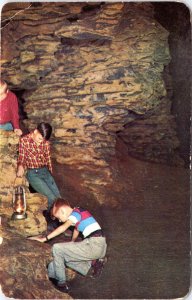 Postcard MO Hannibal - Mark Twain's Cave - boys looking for gold