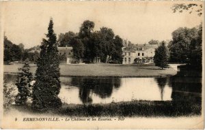 CPA Ermenonville - Le Chateau et les Ecuries (1032252)