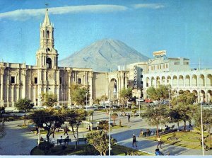 VINTAGE CONTINENTAL SIZE POSTCARD MAIN CITY SQUARE STREET SCENE AREQUIPA PERU