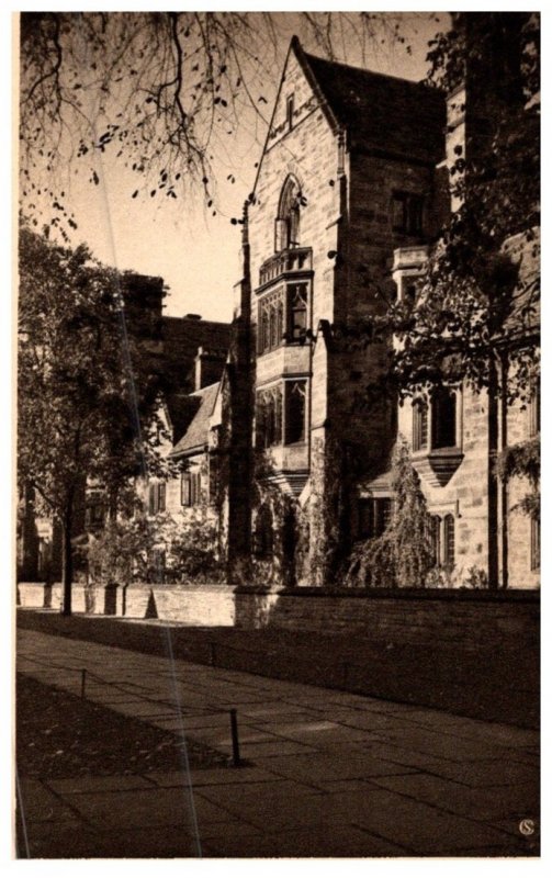 Connecticut New Haven ,  Saybrook College , from Old Library Walk