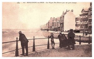 France Boulogne sur Mer,  La Digue Ste Beuve par un gros temps