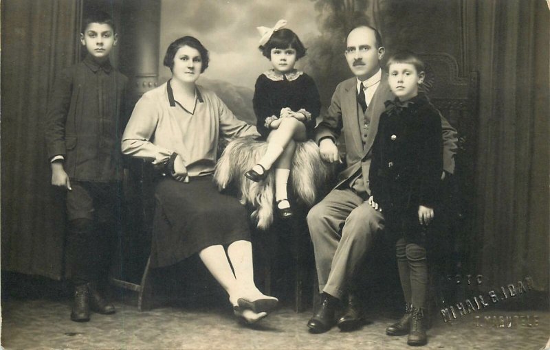 Social History Postcard elegant vintage outfits family portrait picture
