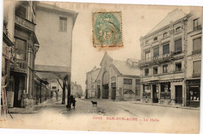 CPA BAR-sur-AUBE - La halle (197125)