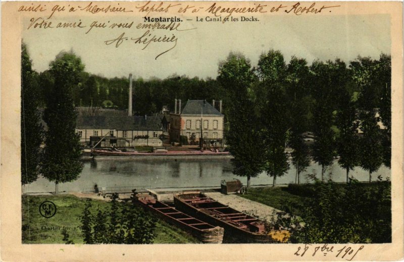 CPA Loiret MONTARGIS Le Canal et les Docks (984709)
