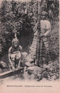 Madagascar Africa Malgeches Dans Le Brousse Antique Postcard