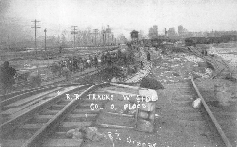 B. & O. WEST SIDE RAILROAD TRACKS FLOOD DISASTER COLUMBUS OHIO POSTCARD (1913)