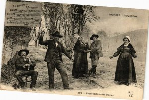 CPA Bourrée d'Auvergne - Présentation ds Dames (225275)