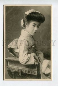 426385 JAPAN Geisha girl in native dress pretty hairstyle Vintage postcard