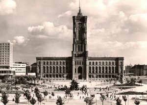 VINTAGE CONTINENTAL SIZE POSTCARD BERLIN CAPITOL CITY OF EAST GERMANY (NOT RPPC)