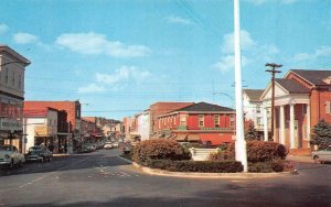 MILFORD, DE Delaware  WALNUT STREET SCENE  Stores~50's Cars  Chrome Postcard