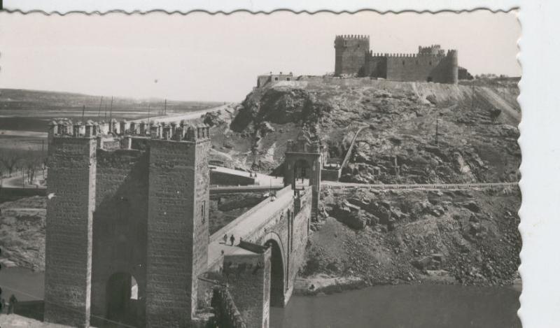 Postal B/N 0329 : Toledo: Puente de Alcantara y castillo de San Servando