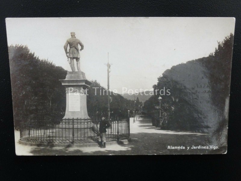 Espana Spain VIGO Statue Alameda y Jardines - Old RP Postcard