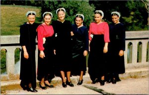 Pennsylvania Amish Country Amish Girls In Their Local Dress