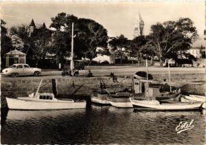 CPA ILE-de-NOIRMOUTIER - Vue sur la Place d'Armes (167606)