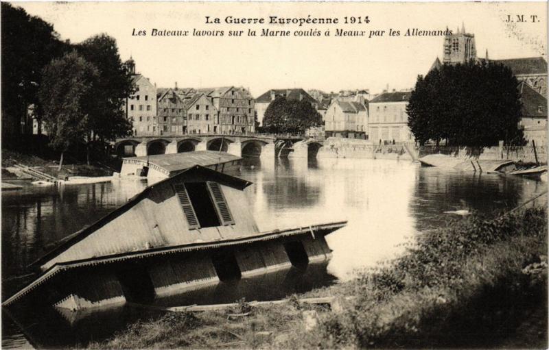 CPA MILITAIRE La Guerre Européenne-Les Bateaux lavoirs sur la Marne (316985)