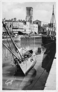 BR7126 La Rochelle Le Quai Duperre et l'eglise St-Sauveur  ship france
