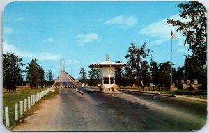 VINTAGE POSTCARD TOLL GATE ON THE U.S. SIDE OF 1000 ISLANDS INTERNATIONAL BRIDGE