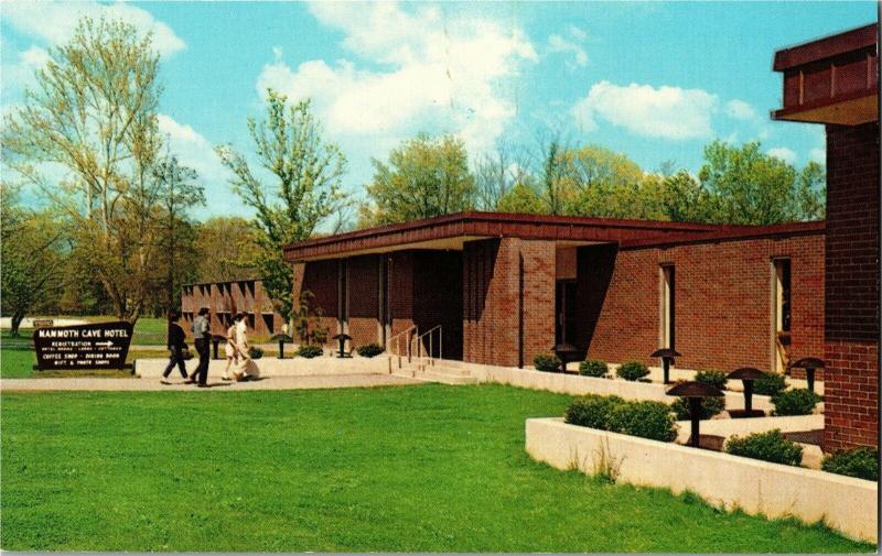 Entrance to Mammoth Cave Hotel, National Park KY c1975 Postcard M20