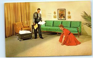 *1960s House Wife Duraclean Foamovator Carpet Cleaner Advertisement Postcard C56