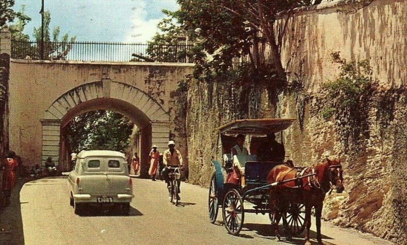 Postcard Gregory Arch Landmark in Old Nassau, Nassau, Bahamas.   Q7