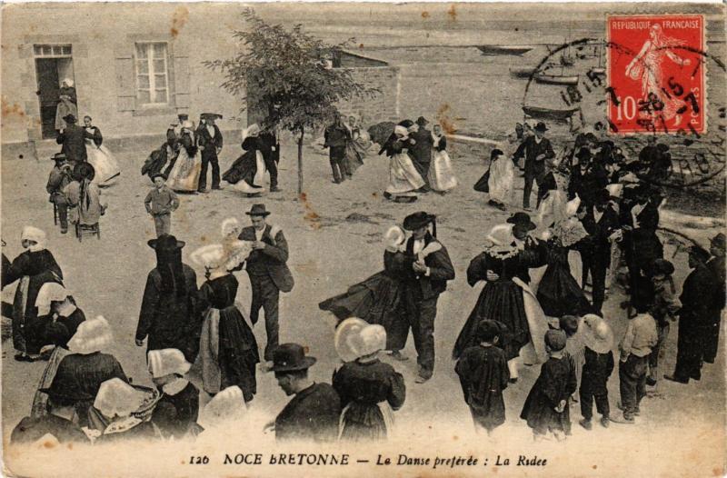 CPA Noce Bretonne La Danse preférée, La Ridee FRANCE FOLKLORE (789368)