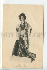 438198 JAPAN GEISHA girl in national dress Vintage postcard