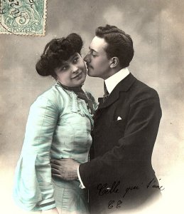 c1910 ROMANTIC TINTED KISS IS THE BALM TO WOUNDS OF LOVE POSTCARD P395