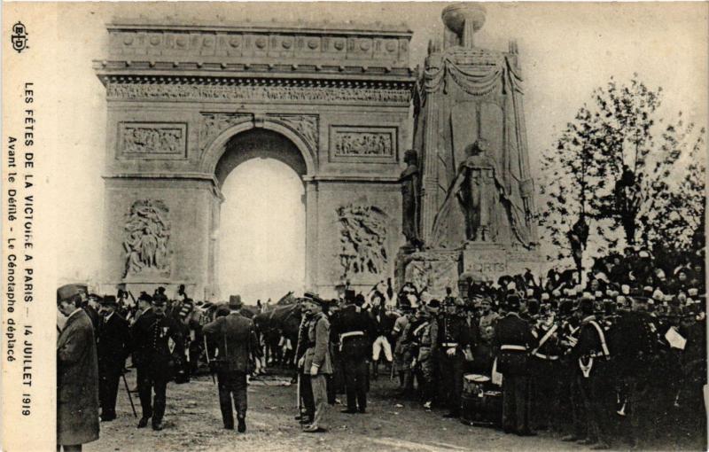 CPA  Militaire - Fetes de la Victoire a Paris - Le Cenotaphe Deplace  (696253)