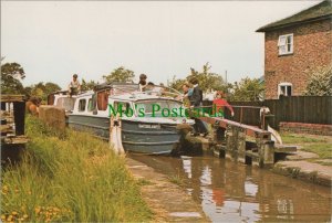 Cheshire Postcard - The Canal, Wrenbury    RS15261