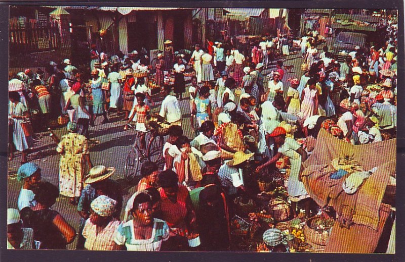 P1441 vintage unused postcard market street scene many people kingston jamaica