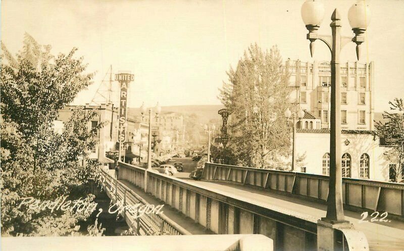 Automobiles United Artist Theater Pendleton Oregon 1940s RPPC Postcard 20-6703