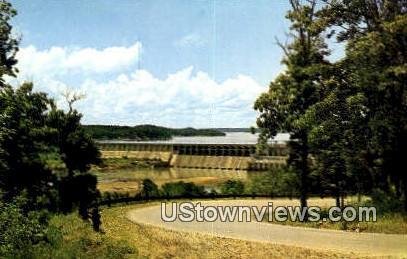 Bagnell Dam in Lake of the Ozarks, Missouri