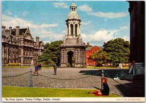 VINTAGE CONTINENTAL SIZE POSTCARD FRONT SQUARE AT TRINITY COLLEGE DUBLIN IRELAND