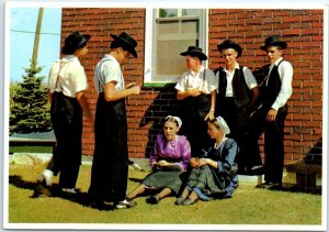 Postcard - A group of young Amish boys and girls, Amish Country - Pennsylvania