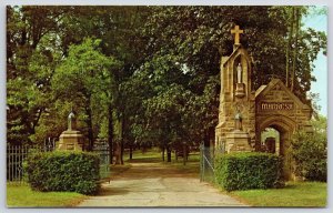 Bloomfield Hills Michigan, Manresa Gateway Jesuit Retreat House Vintage Postcard