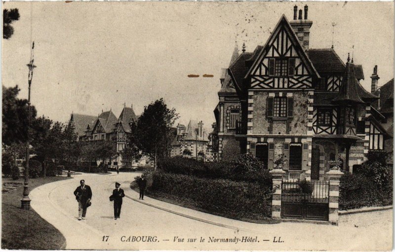 CPA CABOURG Vue sur le Normandy Hotel (1258249)