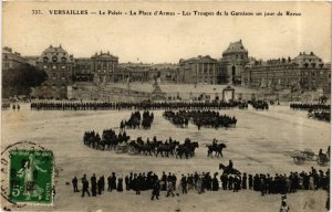 CPA VERSAILLES - Le Palais - La Place d'Armes - Les Troupes de la . (657584)