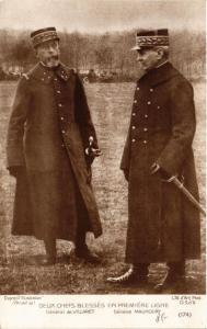 CPA AK Deux Chefs blesses en premiere Ligne MILITAIRE (731212)